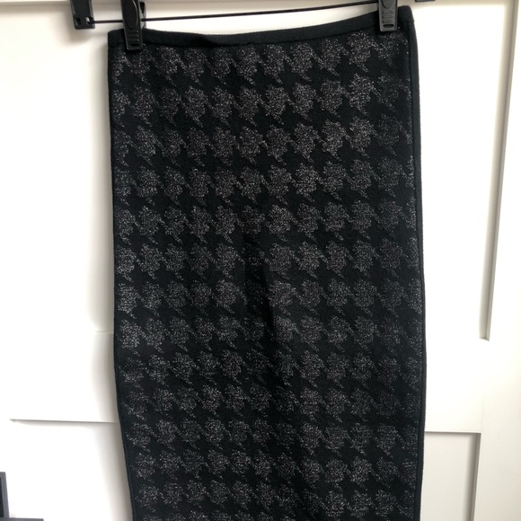 Gorgeous GUESS by MARCIANO knit SET!! - Picture 4 of 9